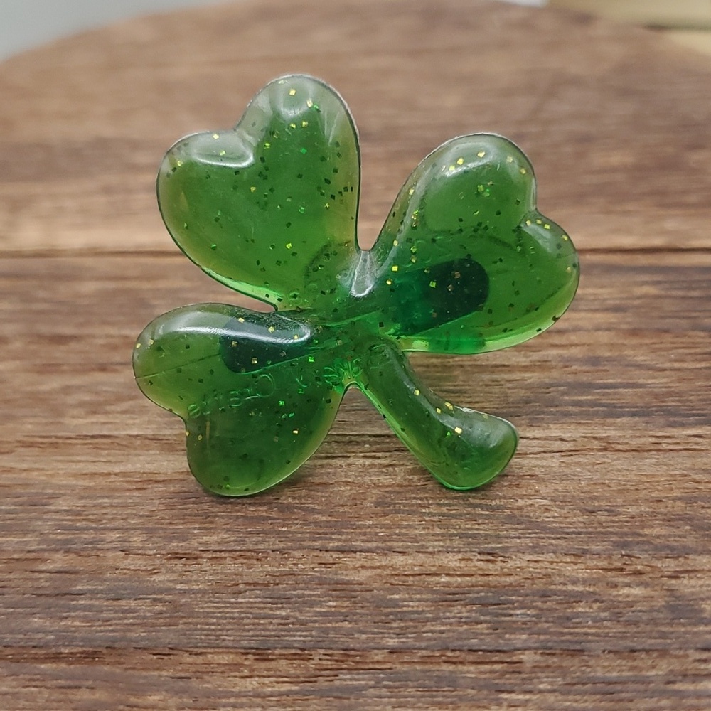 Shamrock kelley green luxky ring size 6‎ R356 🌟